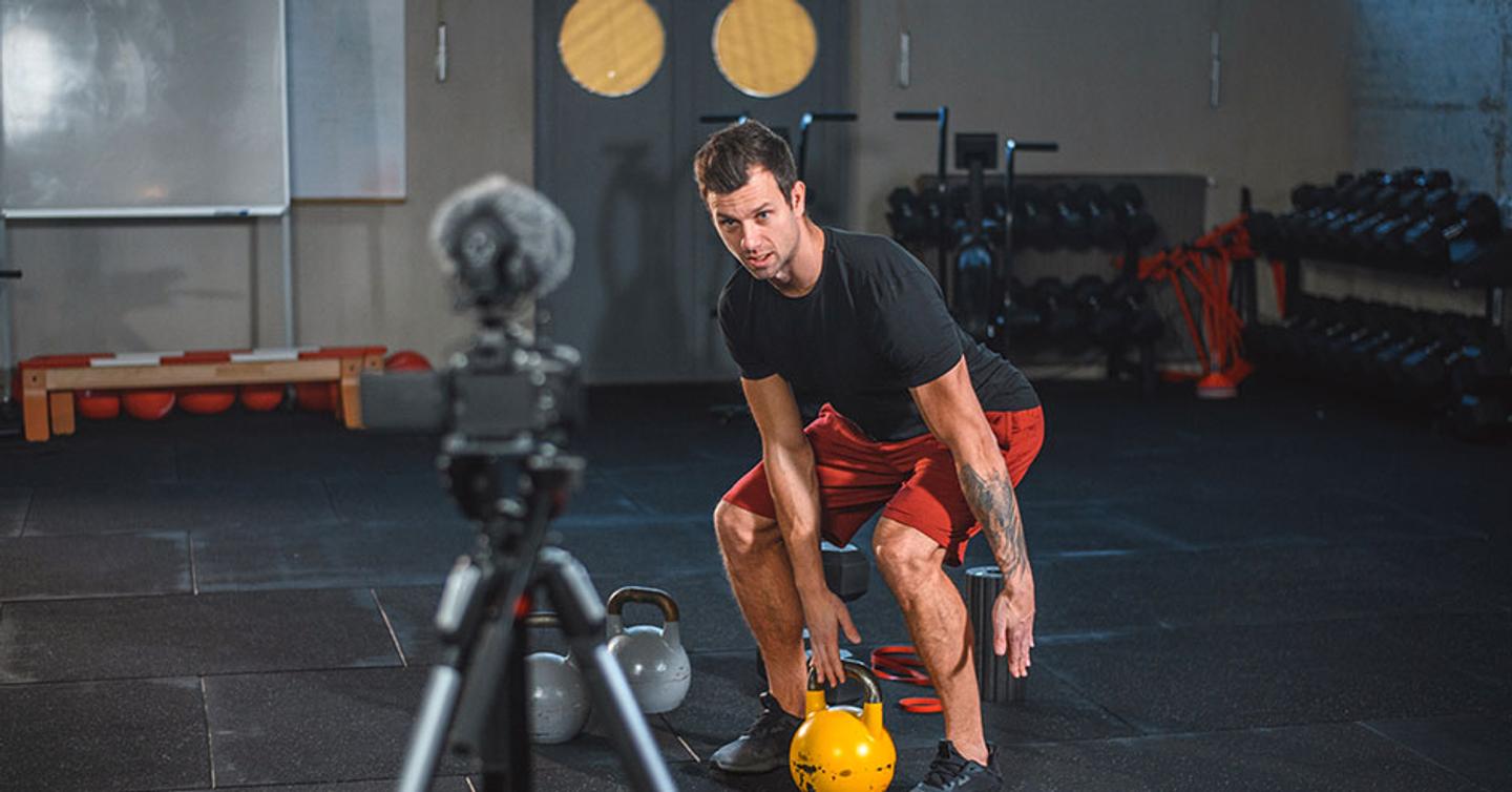 ISSA, International Sports Sciences Association, Certified Personal Trainer, Cueing, 4 Highly Effective Cueing Tips for Online Trainers, Kettlebell