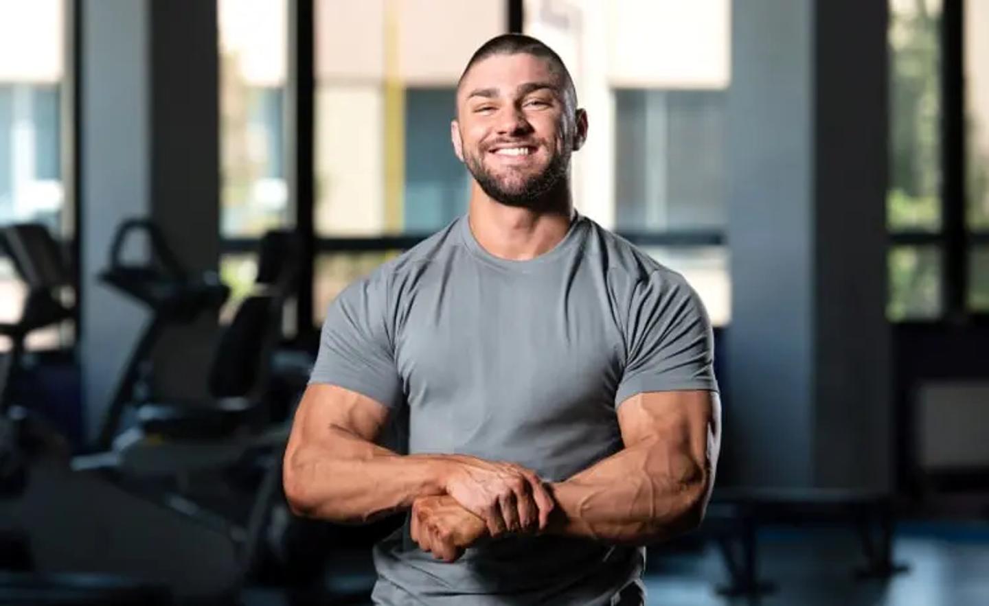 Hero image of a bodybuilder flexing arms for a photo